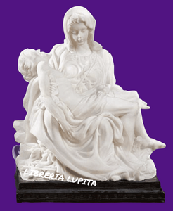Pieta Statue/ La Pieta